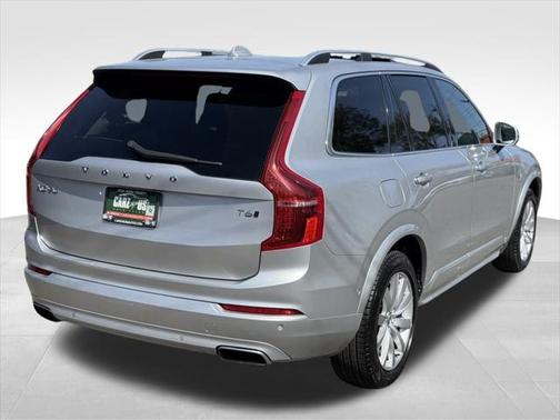 2016 Volvo XC90 T6 Momentum