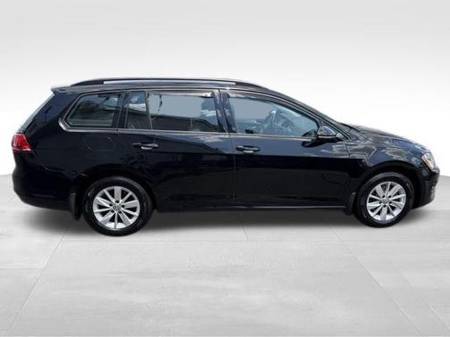 2016 Volkswagen Golf SportWagen TSI S 4-Door