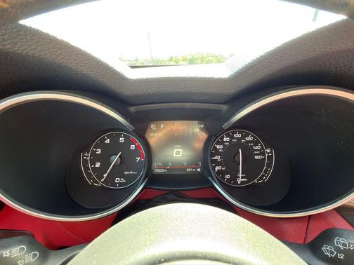 Trofeo White Tri-Coat 2019 Alfa Romeo Stelvio Ti Sport