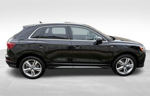 2021 Audi Q3 45 S line Premium