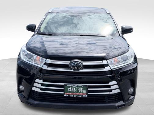 Midnight Black Metallic 2017 Toyota Highlander XLE