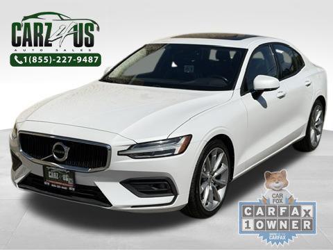 Crystal White Metallic 2021 Volvo S60 T6 Momentum