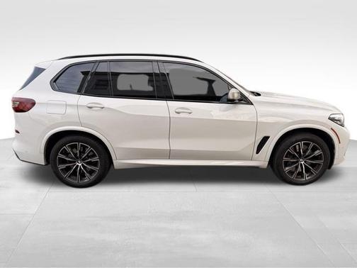 2021 BMW X5 M50i