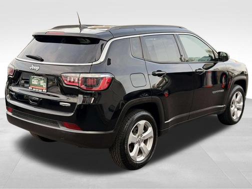 Diamond Black Crystal Pearlcoat 2019 Jeep Compass Latitude