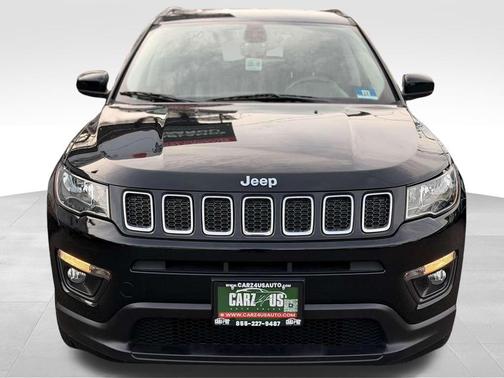 Diamond Black Crystal Pearlcoat 2019 Jeep Compass Latitude