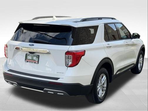 Star White Metallic Tri-Coat 2022 Ford Explorer XLT