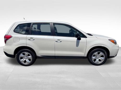 Satin White Pearl 2014 Subaru Forester 2.5i