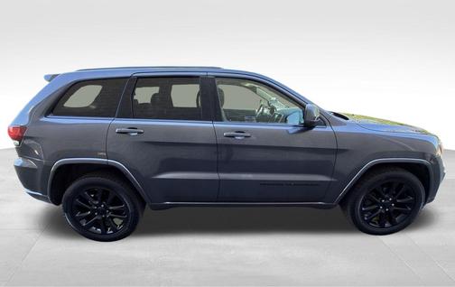 Granite Crystal Metallic Clearcoat 2017 Jeep Grand Cherokee Altitude
