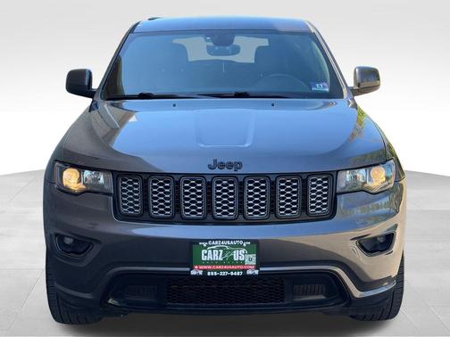 Granite Crystal Metallic Clearcoat 2017 Jeep Grand Cherokee Altitude