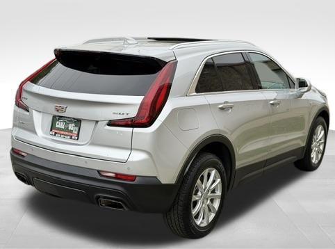 Radiant Silver Metallic 2019 Cadillac XT4 Luxury
