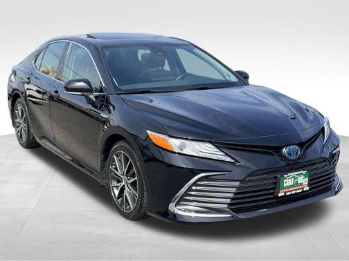 Midnight Black Metallic 2021 Toyota Camry Hybrid XLE