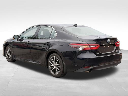 Midnight Black Metallic 2021 Toyota Camry Hybrid XLE
