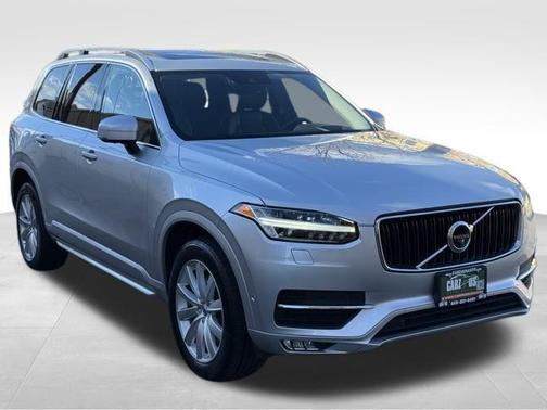 2016 Volvo XC90 T6 Momentum