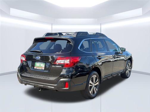 Crystal Black Silica 2018 Subaru Outback 2.5i
