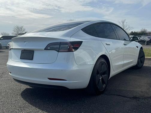 Pearl White Multi-Coat 2022 Tesla Model 3 Standard Range