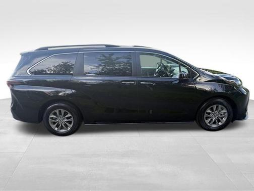 2024 Toyota Sienna XLE 7 Passenger