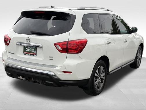 2017 Nissan Pathfinder SV