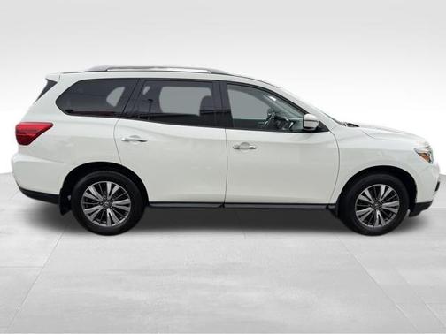 2017 Nissan Pathfinder SV