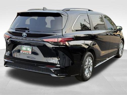 2022 Toyota Sienna XSE 7 Passenger