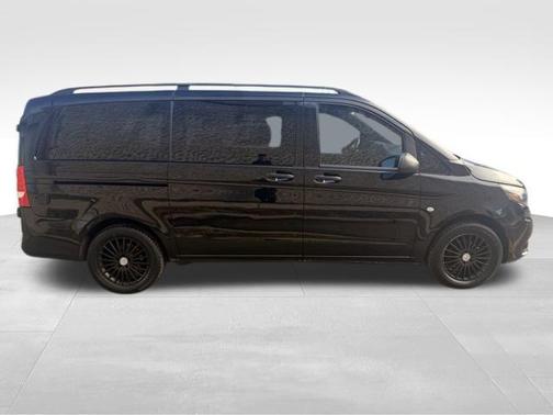 2017 Mercedes-Benz Metris Base