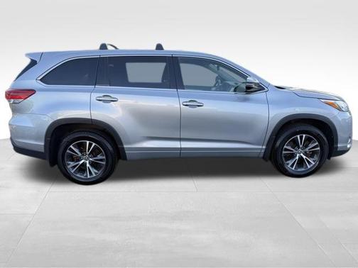 2017 Toyota Highlander LE