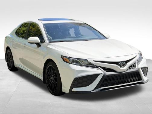 White 2022 Toyota Camry SE