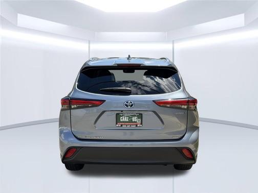 Moon Dust 2021 Toyota Highlander Hybrid XLE