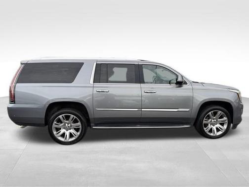 2018 Cadillac Escalade ESV Luxury