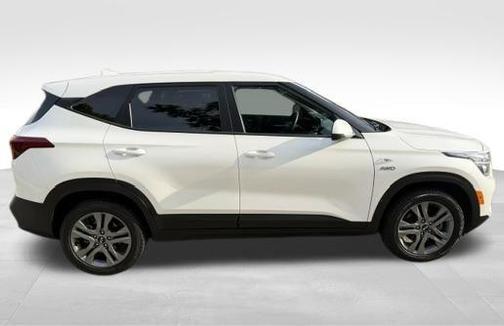Snow White Pearl 2021 Kia Seltos LX
