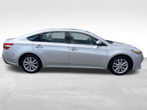 Classic Silver Metallic 2014 Toyota Avalon XLE Premium