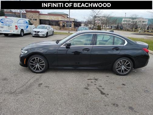 Photo 2 of 15 of 2020 BMW 330 i xDrive