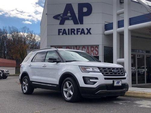 Photo 3 of 35 of 2017 Ford Explorer XLT