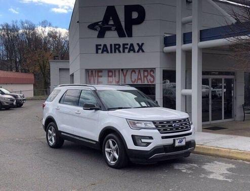 Photo 2 of 35 of 2017 Ford Explorer XLT