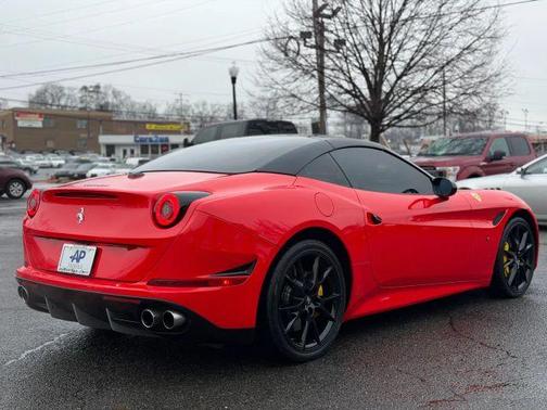 Red 2015 Ferrari California T