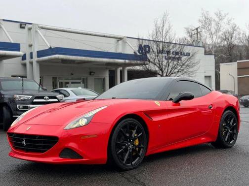 Red 2015 Ferrari California T