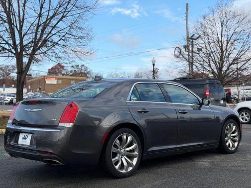 2018 Chrysler 300 Touring