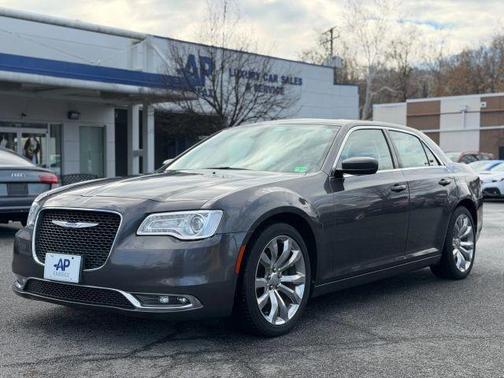 2018 Chrysler 300 Touring