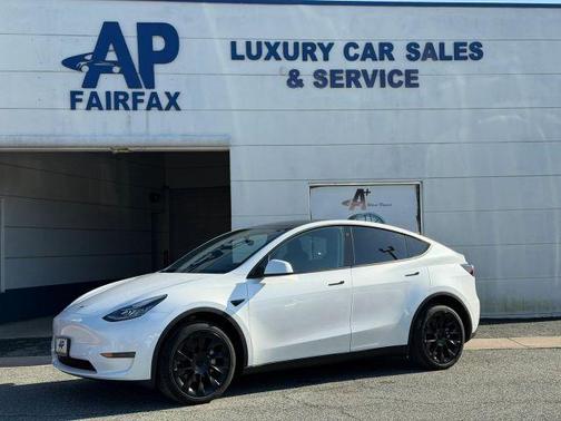 White 2023 Tesla Model Y Long Range
