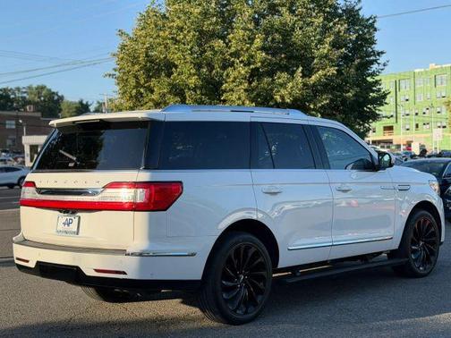 White 2021 Lincoln Navigator Reserve