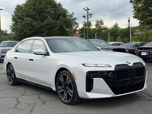 White 2023 BMW 760 760i xDrive