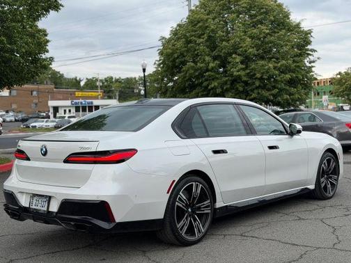White 2023 BMW 760 760i xDrive