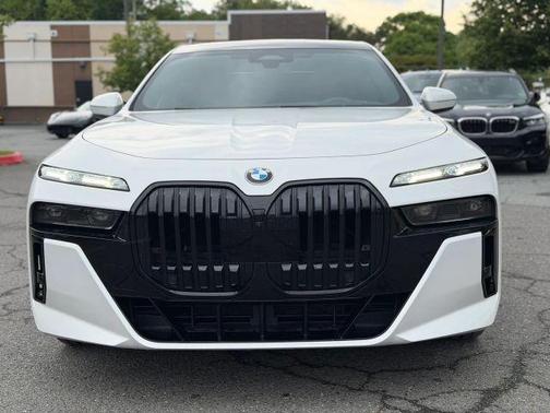 White 2023 BMW 760 760i xDrive