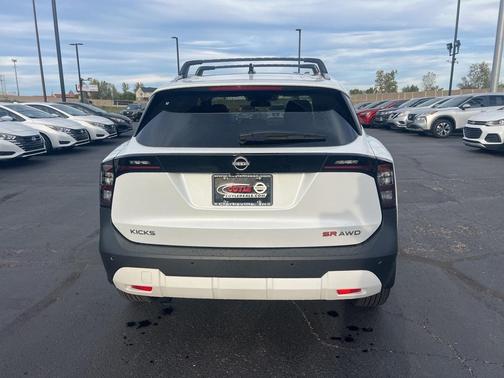 2026 Nissan Kicks SR