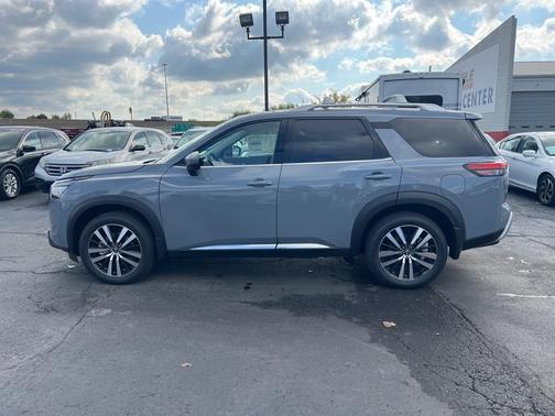 2025 Nissan Pathfinder Platinum