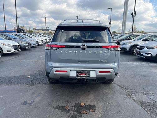 2025 Nissan Pathfinder Platinum