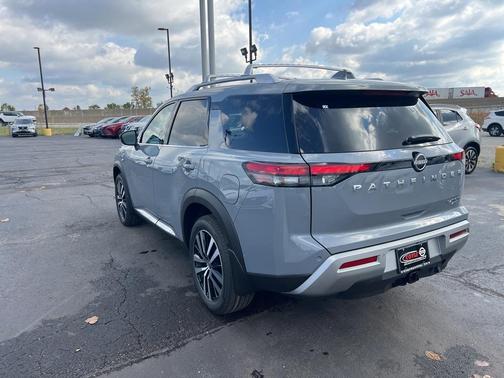 2025 Nissan Pathfinder Platinum