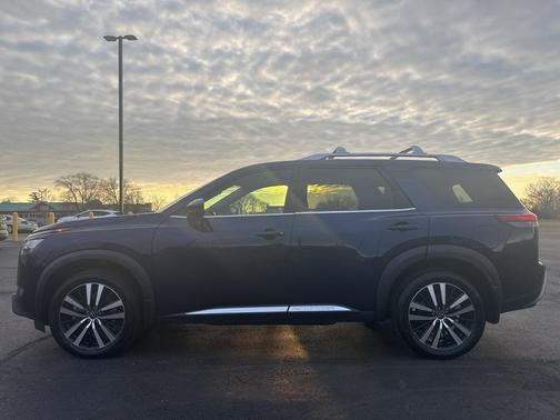 2023 Nissan Pathfinder Platinum