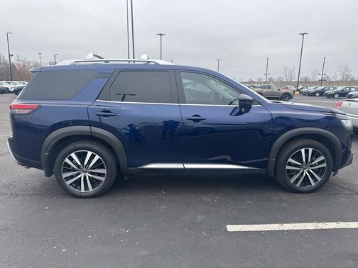 2023 Nissan Pathfinder Platinum