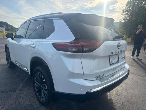 Wht Blk Roof 2024 Nissan Rogue Platinum