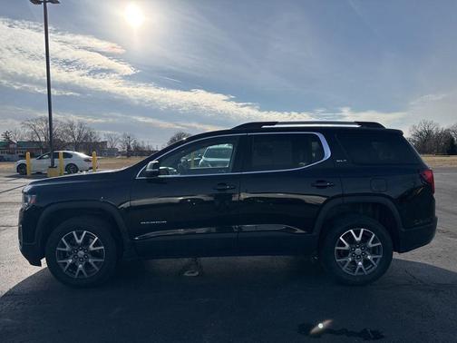 2023 GMC Acadia SLT